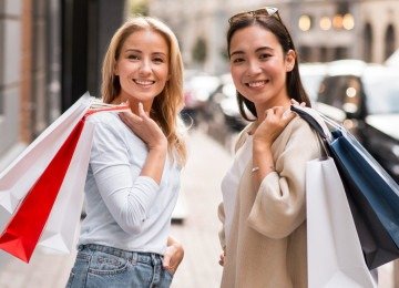 Vendas físicas ainda continuam atraindo consumidores que prezam por contato humano -  (crédito:  FREEPIK/REPRODUÇÃO)