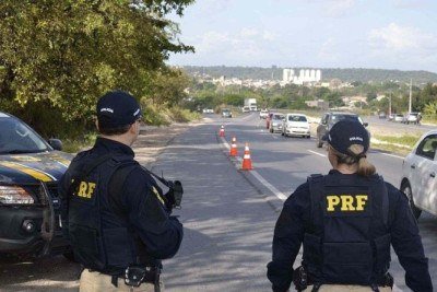 Para a PRF índices de acidentes e autuações apontam que motoristas 'insistem' em descumprir as leis de trânsito -  (crédito: PRF / Divulgação)