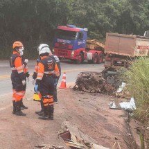 BR-381: veja imagens impressionantes do acidente que deixou três mortos - EdÃ©sio Ferreira/EM/D.A.Press