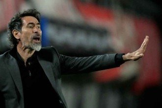 Argentino Eduardo Domínguez vai comandar o Galo no lugar do compatriota Jorge Sampaoli -  (crédito: Juan MABROMATA / AFP – 25/9/25)