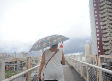 Alertas da Defesa Civil por SMS informam cidad&atilde;os sobre riscos de chuvas intensas e desastres naturais em &aacute;reas urbanas. -  (crédito: Alexandre Guzanshe/ EM/ D.A Press)