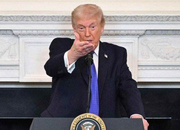 Presidente dos EUA, Donald Trump, discursa durante um café da manhã de trabalho com governadores na Casa Branca, em Washington, DC, em 20 de fevereiro de 2026 -  (crédito: MANDEL NGAN / AFP)