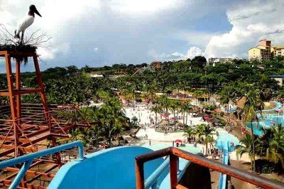 <p>Um parque aquático de Olímpia, no interior de São Paulo, foi o 4º mais visitado do planeta em 2024.</p>
 -  (crédito:  Marco Aurélio Esparz / Wikimedia Commons)