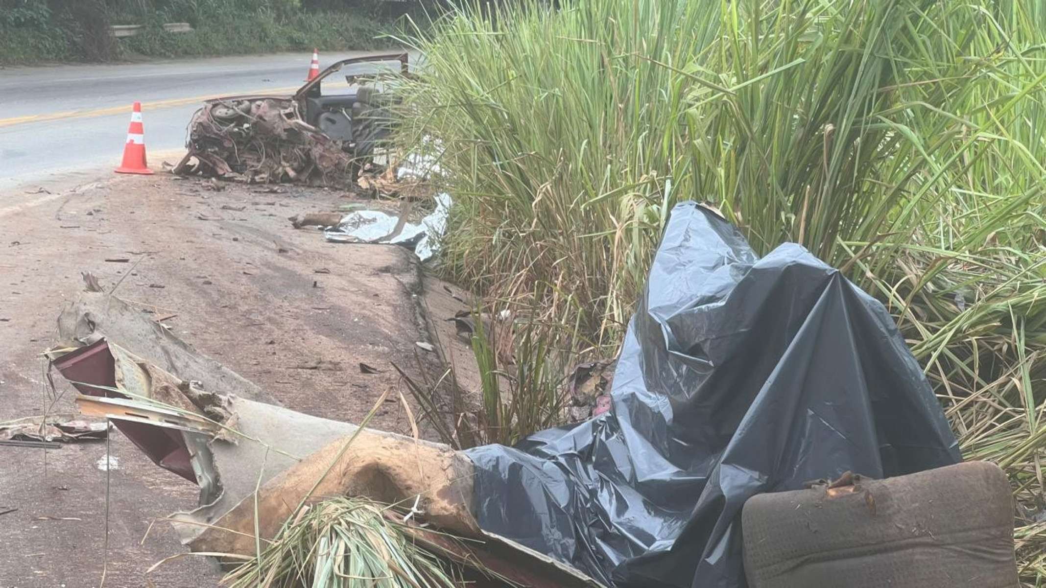 Muitos destroços na pista-Edésio Ferreira/EM/D.A.Press