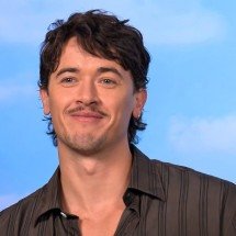 Tom Blyth revela transformação depois do filme “De Férias com Você” -  Reprodução Youtube