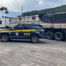 BR-381: PRF recupera carga de café e veículos roubados após perseguição - PRF/Divulgação