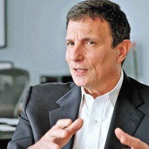 Livro "Sustentar a nota: perfis musicais" humaniza deuses do rock - FolhaPress