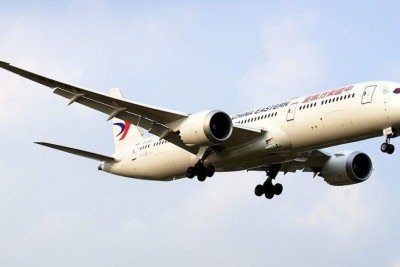 <p>Cruzando uma distância equivalente a quase metade do globo, uma rota operada pela China Eastern Airlines estabeleceu um novo marco nas viagens de longa duração.</p>
 -  (crédito: Wikimedia Commons/Md Shaifuzzaman Ayon)