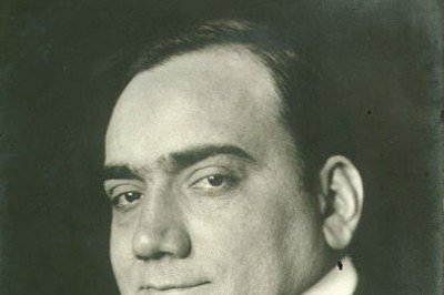<p>Em 25 de fevereiro de 1873 nascia, em Nápoles, o tenor Enrico Caruso, um dos maiores nomes da história da música erudita. Sua voz marcante e gravações pioneiras o transformaram em referência absoluta do canto lírico.</p>
 -  (crédito: Domínio público )