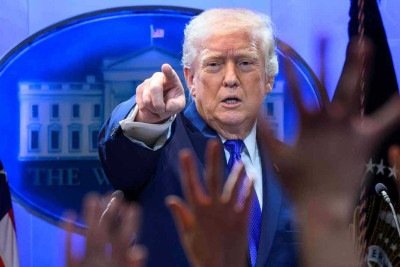 Suprema Corte dos EUA tenta frear 'loucuras' de Trump, que anunciou tarifa global de 10% -  (crédito: MANOEL NGAN/AFP)