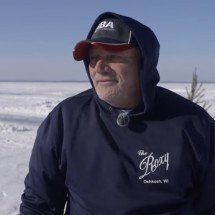 ‘Estrada de gelo’ criada por voluntários reduz tempo de deslocamento em lago congelado americano - Reprodução/NBC 26