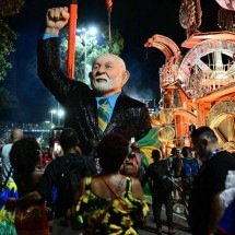 Lula diz que homenagem da Acadêmicos de Niterói, rebaixada no Carnaval, foi extraordinária - Pablo Porciuncula/AFP