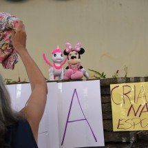 Mulheres protestam com brinquedos contra absolvição de acusado de estupro - Gladyston Rodrigues/EM/D.A/Press