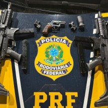 MG: idoso é preso com duas submetralhadoras em ônibus na BR-116 - PRF/Reprodução