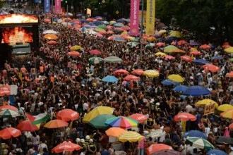 Bloco Beleza Rara desfilou na Avenida dos Andradas -  (crédito: Túlio Santos/EM/D.A Press)