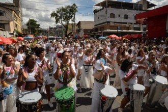 Bloco Filhas de Clara, que homenageia a sambista Clara Nunes, desfilou pelas ruas do Bairro Renascen&ccedil;a neste domingo (22/2) -  (crédito: Túlio Santos/EM/D.A Press)