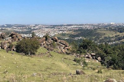 <p>A área fica localizada entre os municípios paulistas de <span class='hover:entity-accent entity-underline inline cursor-pointer align-baseline'><span class='whitespace-normal'>Itatiba</span></span>, <span class='hover:entity-accent entity-underline inline cursor-pointer align-baseline'><span class='whitespace-normal'>Valinhos</span></span>, <span class='hover:entity-accent entity-underline inline cursor-pointer align-baseline'><span class='whitespace-normal'>Vinhedo</span></span> e <span clas -  (crédito: Reproduc?a?o @ggeo.usp)