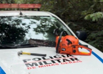 Suspeito de tentar matar a suposta amante com uma motosserra e um martelo, Andr&eacute; Augusto, conhecido como Papa, foi encontrado pela Pol&iacute;cia Militar de Minas Gerais -  (crédito: Reprodu&ccedil;&atilde;o PMMG)