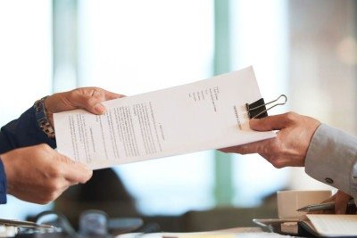 Para acionar seguros ou buscar repara&ccedil;&atilde;o legal em casos de incidentes, separar os documentos necess&aacute;rios &eacute; essencial. -  (crédito: Freepik)