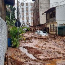 Juiz de Fora contabiliza estragos causados por temporal; veja vídeos - Leonardo Costa/Tribuna de Minas