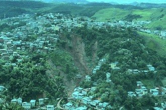 Deslizamentos, alagamentos e estragos nas estruturas da cidade foram registrados após fortes chuvas -  (crédito: Governo de Minas/Divulga&ccedil;&atilde;o)