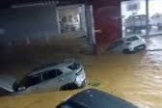 As autoridades orientam que a população evite sair de casa, salvo em caso de necessidade, e acione o 193 -  (crédito: Reprodução/Redes Sociais )