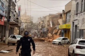 As autoridades orientam que a população evite sair de casa, salvo em caso de necessidade, e acione o 193 -  (crédito: Reprodução/Redes Sociais)