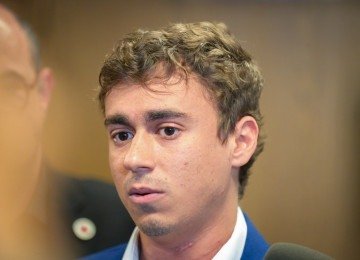 Nikolas disse que a decisão causa revolta em toda a população, principalmente em pais -  (crédito: Leandro Couri/EM/D.A. Press)