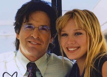 Robert Carradine e Hillary Duff viveram pai e filha em "Lizzie McGuire" -  (crédito: Redes sociais)