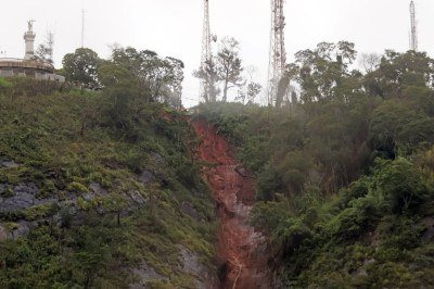 A Prefeitura de Juiz de Fora confirmou, na manhã desta terça-feira (24/2), 14 mortes provocadas pelas fortes chuvas -  (crédito: Leonardo Costa/Tribuna de Minas)