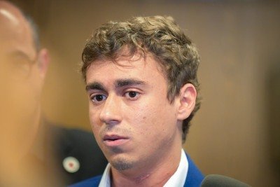 Nikolas disse que a decisão causa revolta em toda a população, principalmente em pais -  (crédito: Leandro Couri/EM/D.A. Press)