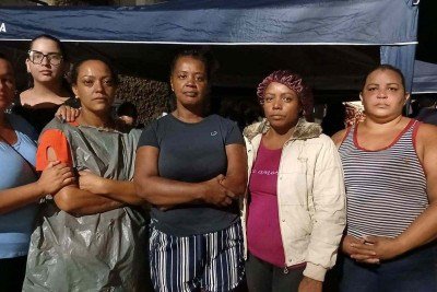 Rosana, ao centro, de camiseta preta: "&eacute; hora de todo mundo se unir" -  (crédito: Bruno Luis Barros/EM/D.A.Press)