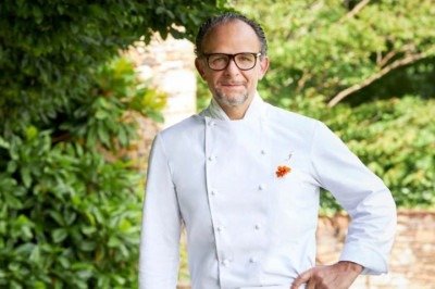 <p>Um desses chefs é o <span class='hover:entity-accent entity-underline inline cursor-pointer align-baseline'><span class='whitespace-normal'>Fabio Trabocchi</span></span>, conhecido pelo restaurante Fiola, que fica em <span class='hover:entity-accent entity-underline inline cursor-pointer align-baseline'><span class='whitespace-normal'>Washington, D.C.</span></span></p>
 -  (crédito: Reprodução @fabiotrabocchi)