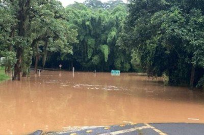 Segundo a Polícia Militar Rodoviária (PMRv), a BR-267 também foi totalmente interditada no km 97 -  (crédito: Reprodução/Redes Sociais )
