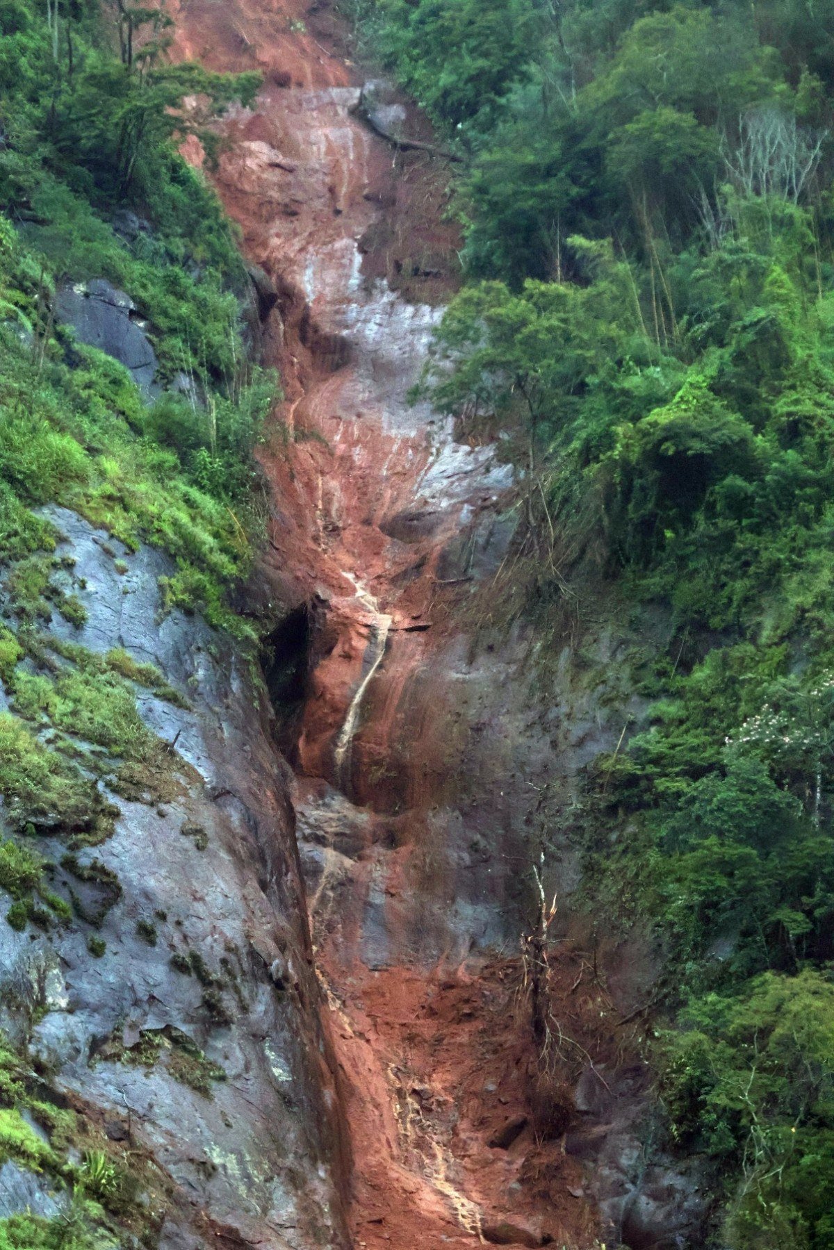 No domingo (22/2), outro temporal já havia causado transtornos