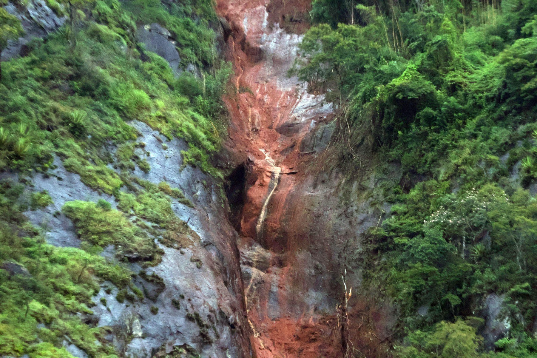 Bairros que costumam sofrer com enchentes, como Vitorino Braga, na Zona Leste, voltaram a registrar alagamentos