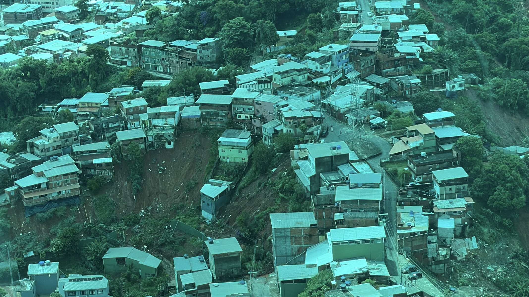 Deslizamentos, alagamentos e estragos nas estruturas da cidade foram registrados ap&oacute;s fortes chuvas