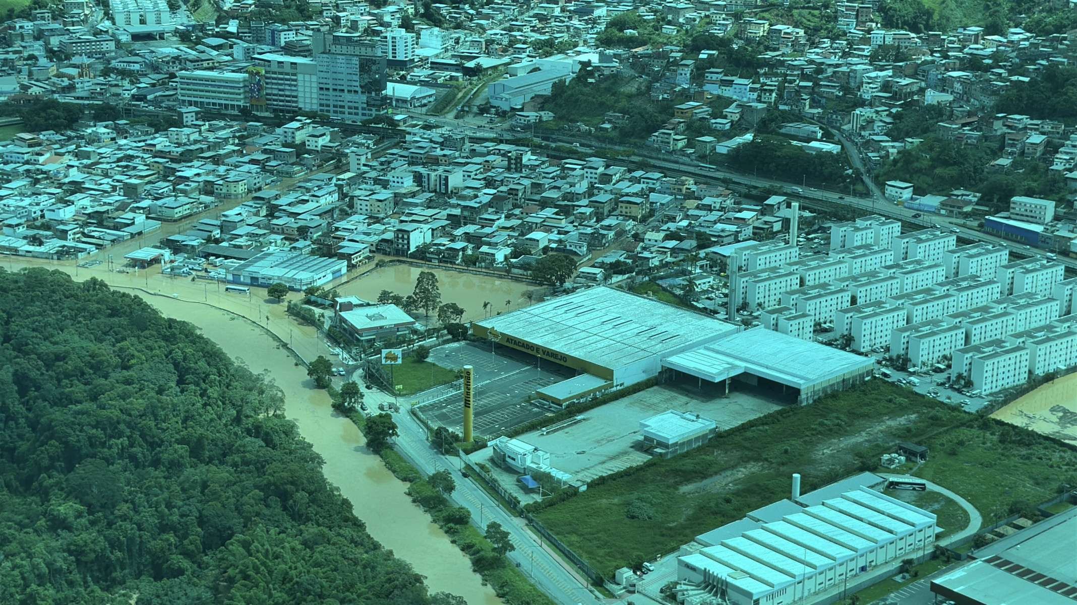 Deslizamentos, alagamento e estragos nas estruturas da cidade foram registrados após fortes chuvas