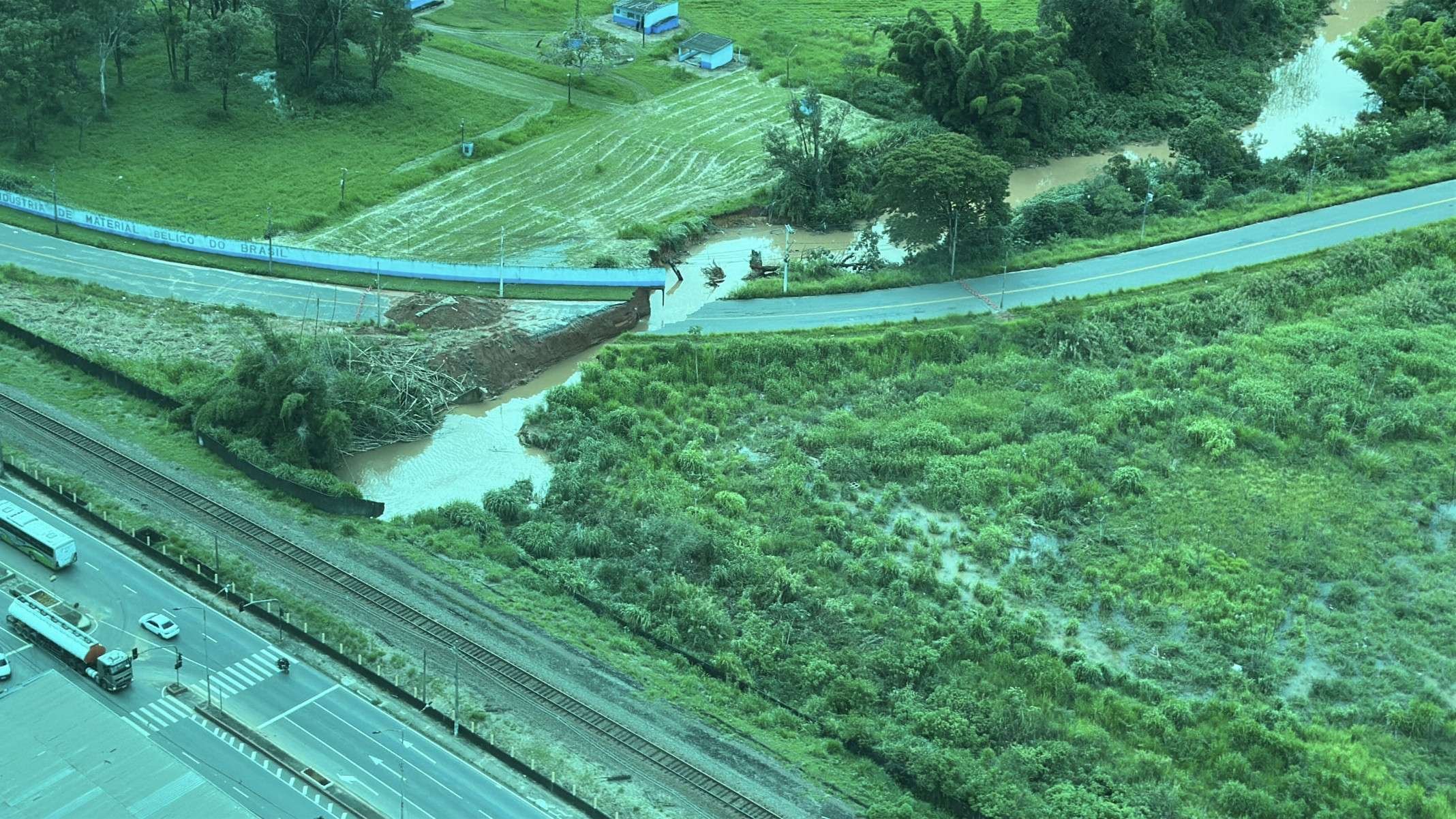 Deslizamentos, alagamentos e estragos nas estruturas da cidade foram registrados ap&oacute;s fortes chuvas
