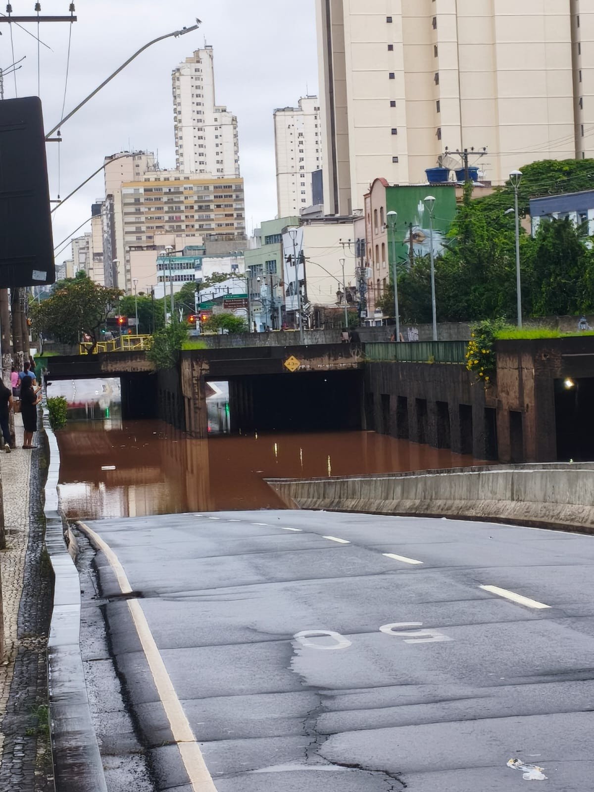 Juiz de Fora (MG) foi uma das mais antingidas, com vários pontos da cidade completamente alagados-Redes Sociais
