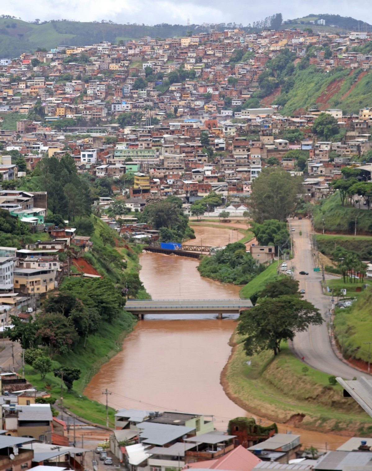 Rio Paraibuna, em Juiz de Fora na Zona da Mata mineira- Leonardo Costa/Tribuna de Minas