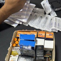 Fiscalização flagra emagrecedores e anabolizantes em gaveta de academia - Vigilância Sanitária 