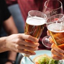 Ambev demite gerente acusada de colocar álcool em gel na bebida de colegas - FreePik