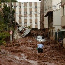 Vídeo: ruas, mansões e barracos engolidos por lama em Juiz de Fora - Túlio Santos/EM/DA Press