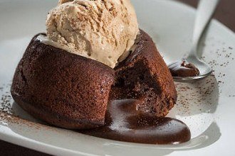 Aprenda uma receita prática de petit gâteau para fazer em casa