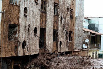 23,7% da população de Juiz de Fora vive em áreas de risco de enchentes e deslizamentos -  (crédito: Pablo PORCIUNCULA / AFP)
