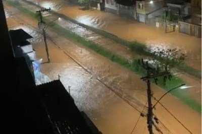 Chuva causou transbordamento do C&oacute;rrego Santa Luzia, em Juiz de Fora -  (crédito: Reprodu&ccedil;&atilde;o)