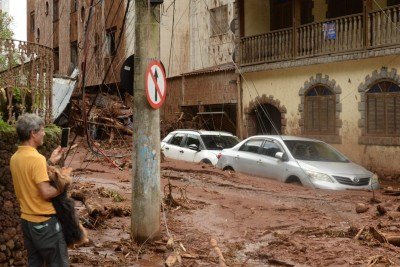 Inúmeras pessoas foram soterradas em deslizamentos e desabamentos -  (crédito: Túlio Santos/EM/DA Press)