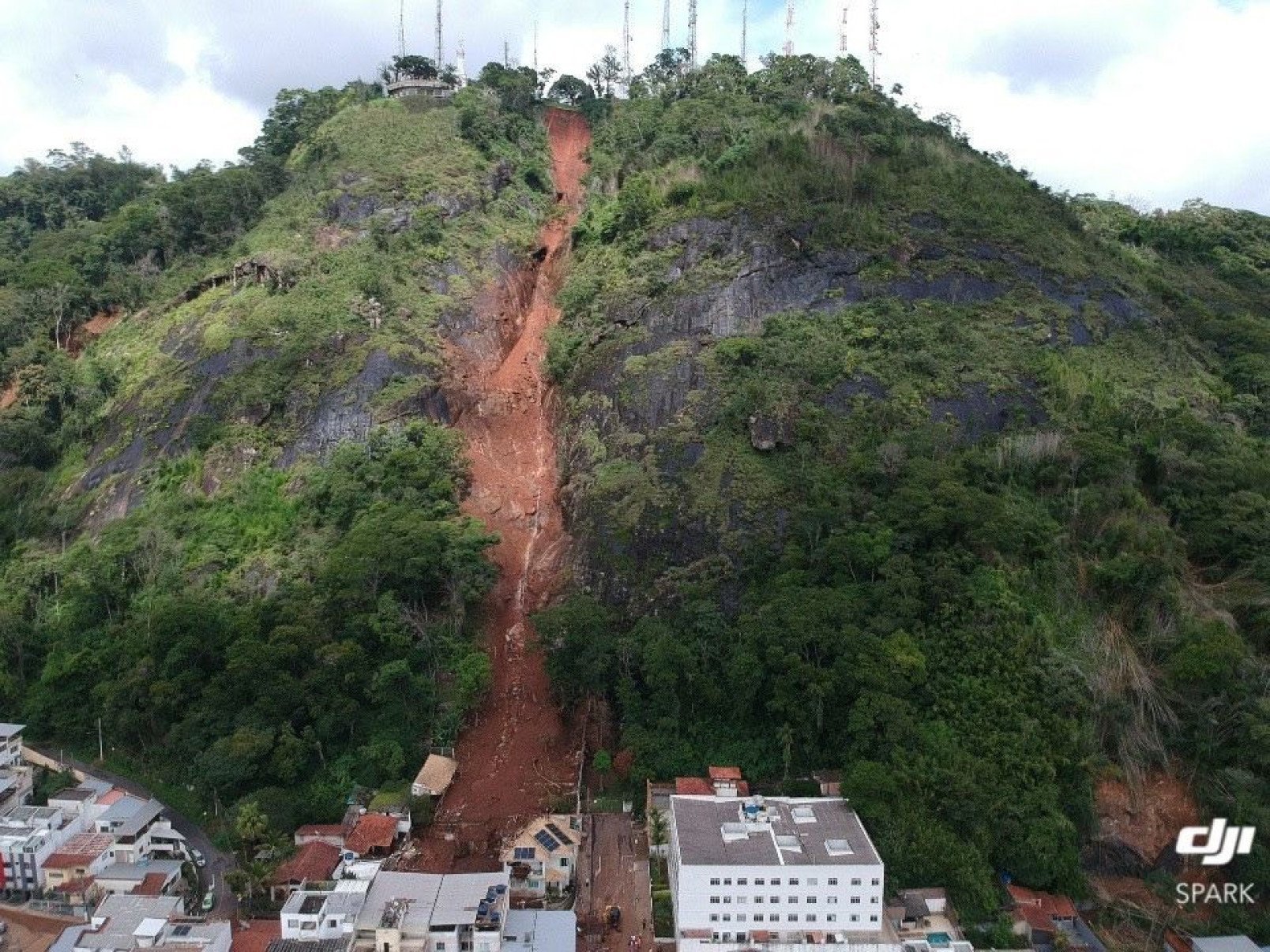 Vista aérea mostra a dimensão da área atingida no Bairro Paineiras