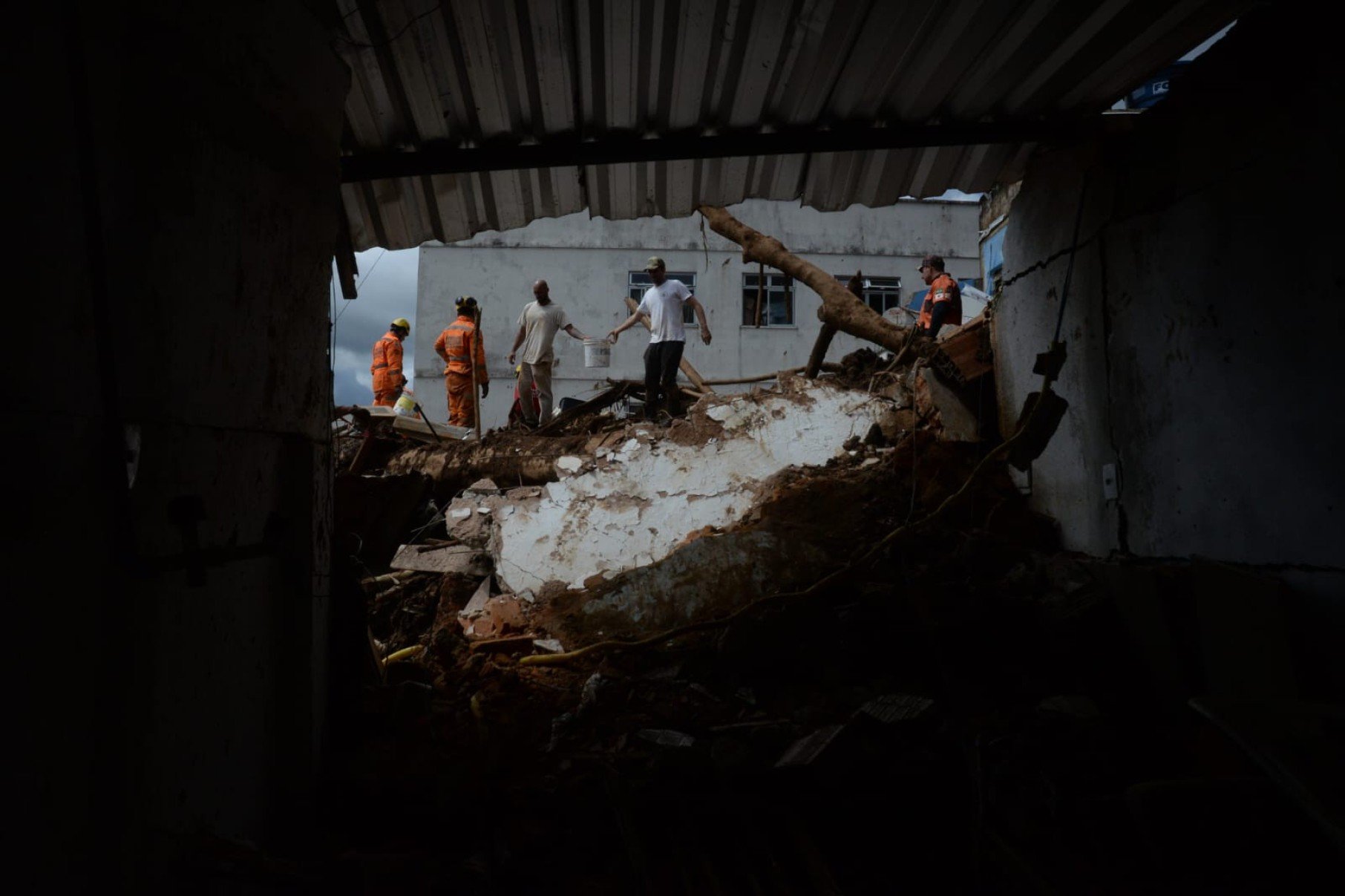 Prefeitura de Juiz de Fora contabiliza mais de 3.500 desabrigados e desalojados. Números seguem em atualização